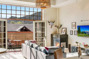The Owl's Nest @ Manitou: Mtn Views on Main Street